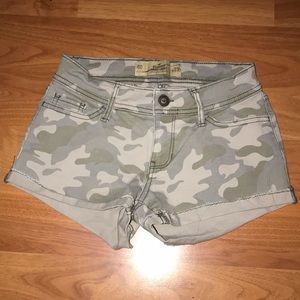 hollister camo shorts
